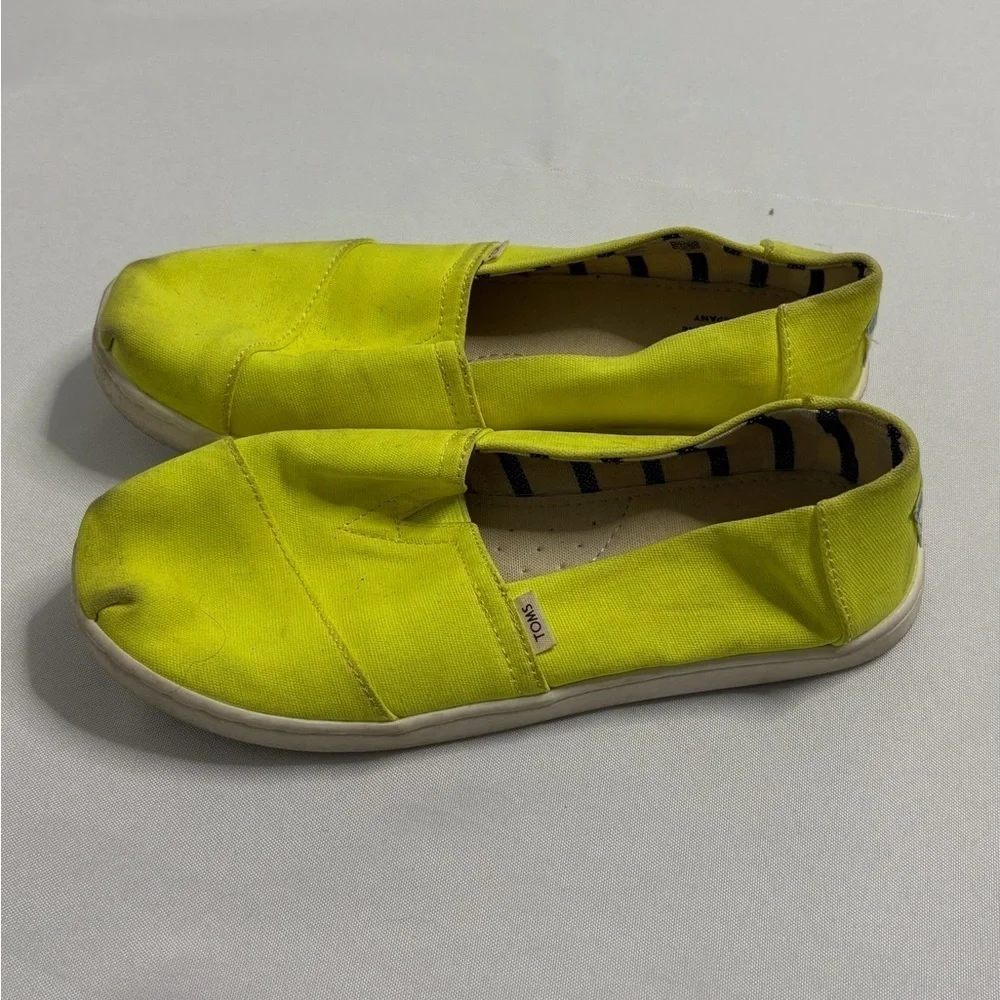 Girls size 3 toms shoes, #M1037